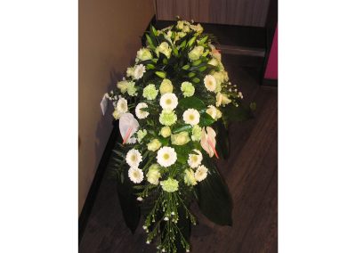 dessus cercueil fleurs décès Pompes funèbres Noël à Wormhout et Ghyvelde