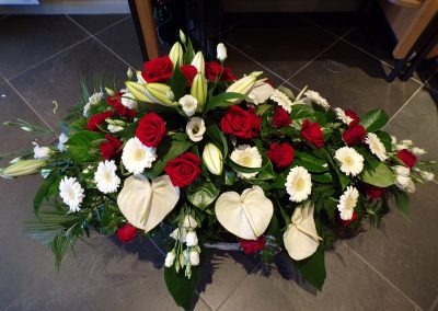 dessus cercueil fleurs décès Pompes funèbres Noël à Wormhout et Ghyvelde
