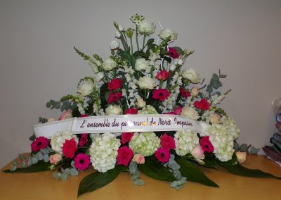 devant tombe fleurs décès Pompes funèbres Noël à Wormhout et Ghyvelde